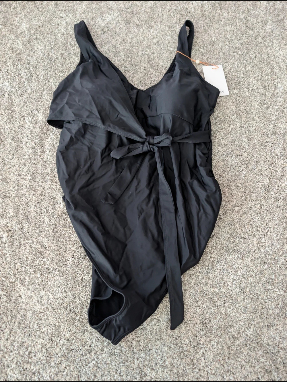Quince sleek black